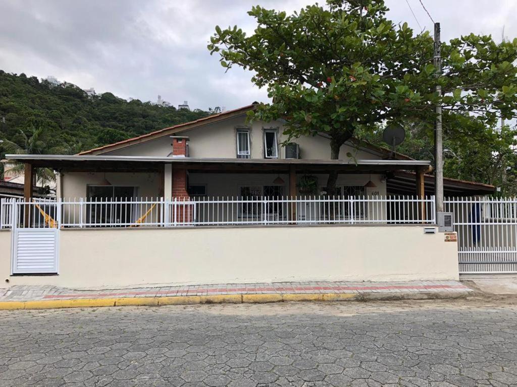 Casa Da Arvore Rua Pescada Amarela بومبينهاس المظهر الخارجي الصورة